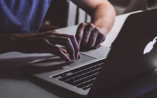 总算进了！吉拉西远射破门，多特80分钟1-0领先德丙红白埃森