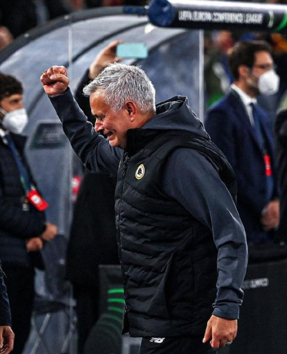 开云体育app下载入口-再见穆里尼奥！葡超指教都玩不明白，双线崩盘，更衣室内讧了|何塞·穆里尼奥|本菲卡|本菲卡足球俱乐部|波尔图|布拉加_新浪新闻